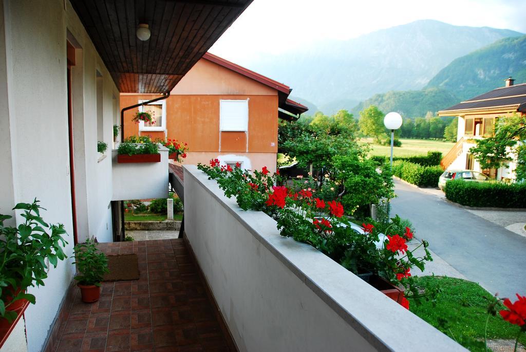 Budget Homestay Кобарид Стая снимка