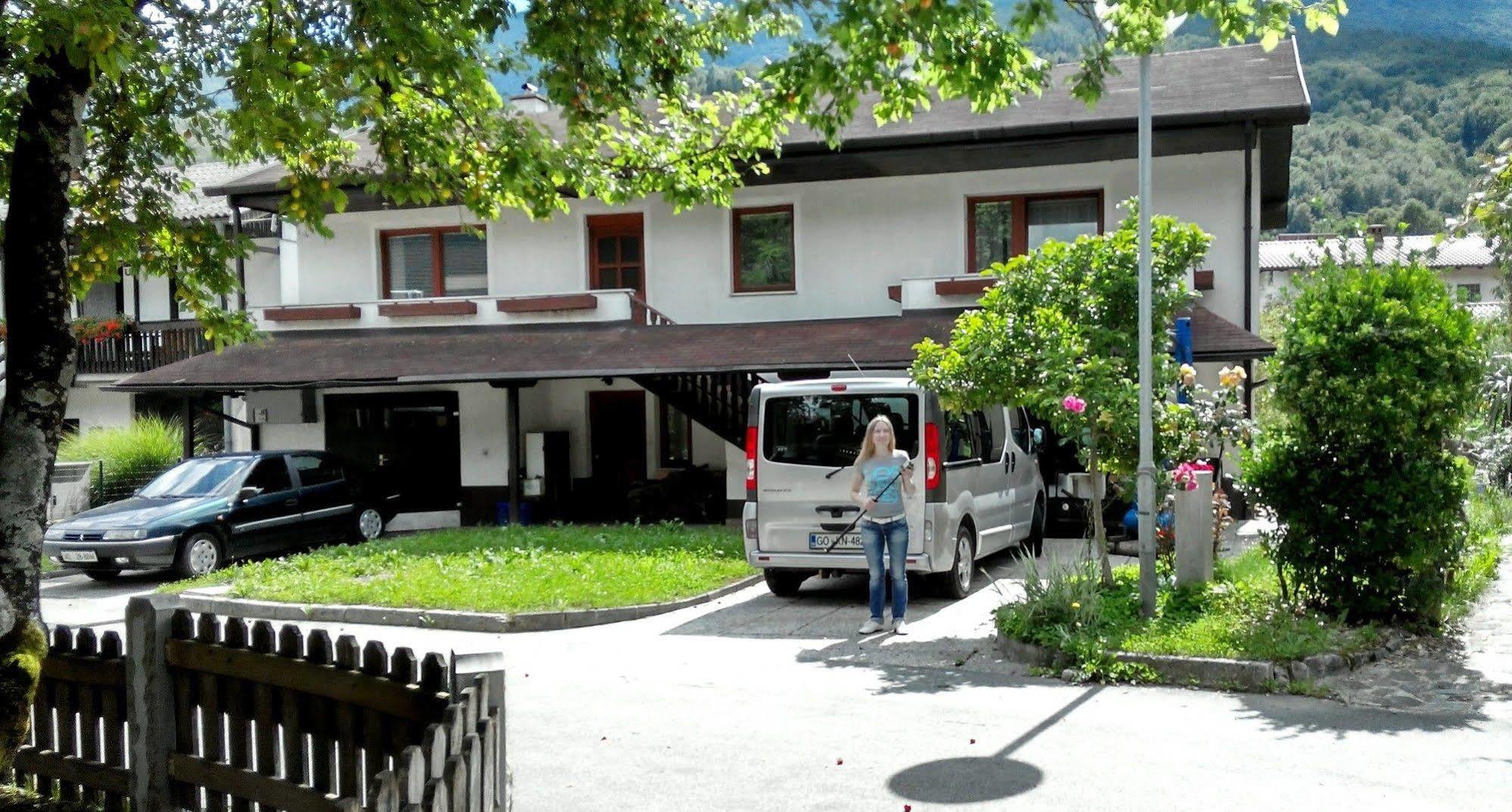 Budget Homestay Кобарид Екстериор снимка