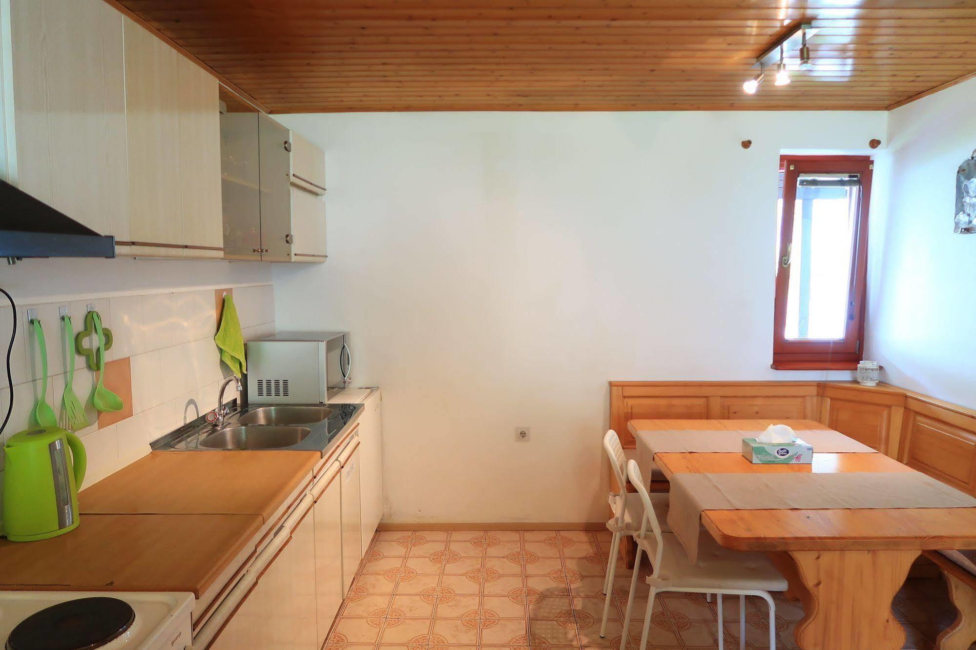 Budget Homestay Кобарид Екстериор снимка