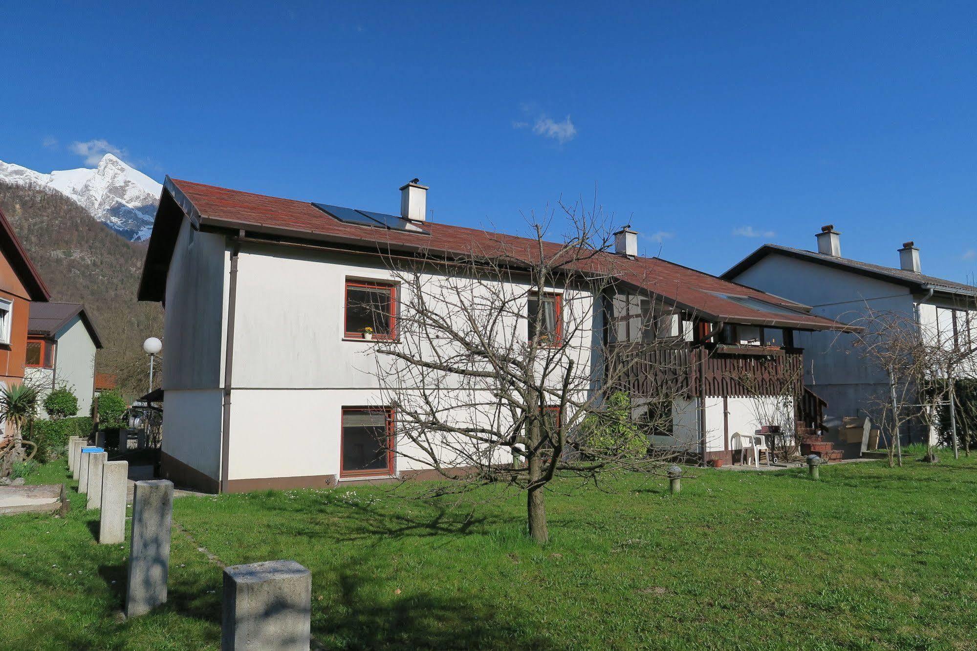 Budget Homestay Кобарид Екстериор снимка